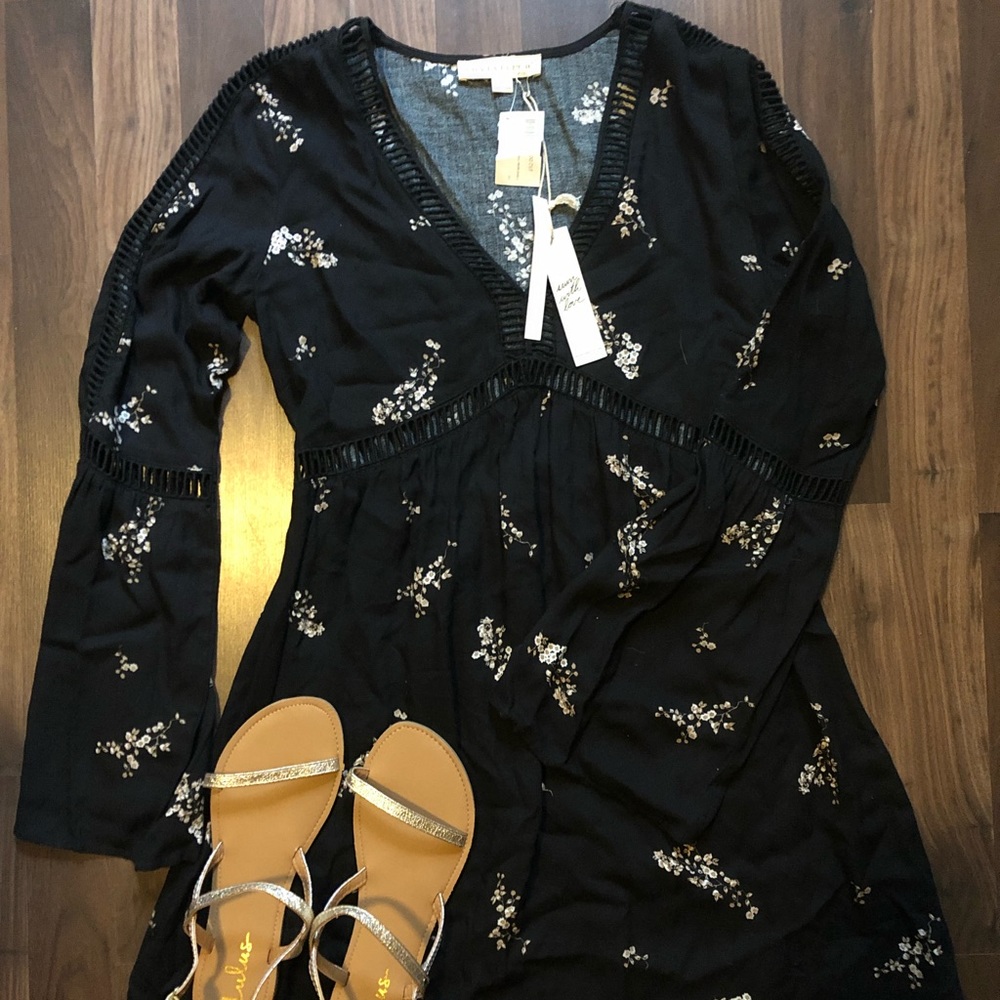 Long sleeve floral dress!! 🌸